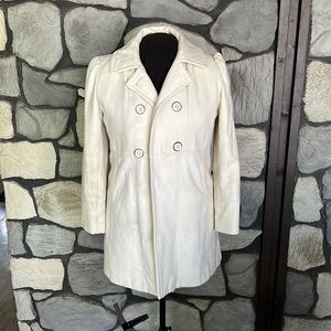 Used woman’s size Xl ivory wool coat